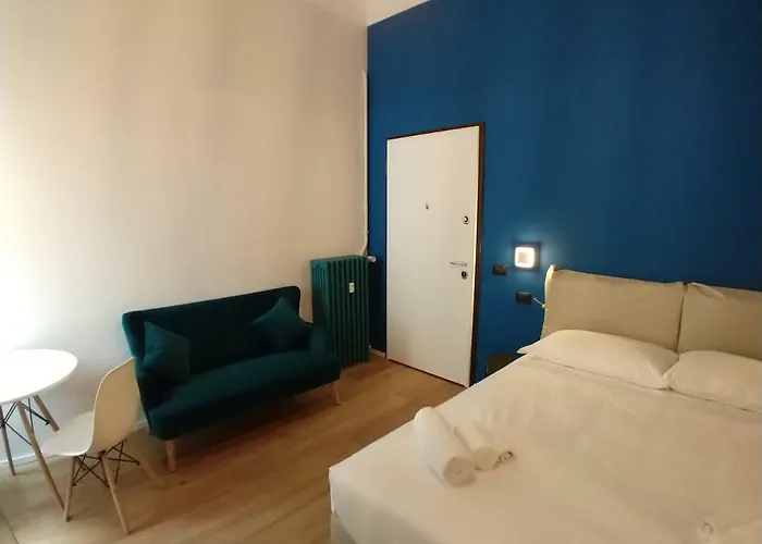 Blue design suite in Casa epoca Isola Garibaldi